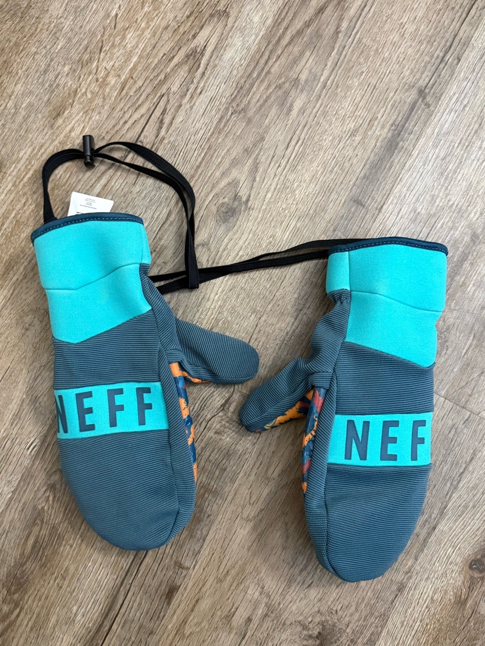NEFF • Ripper Mittens - Picture 4 of 13